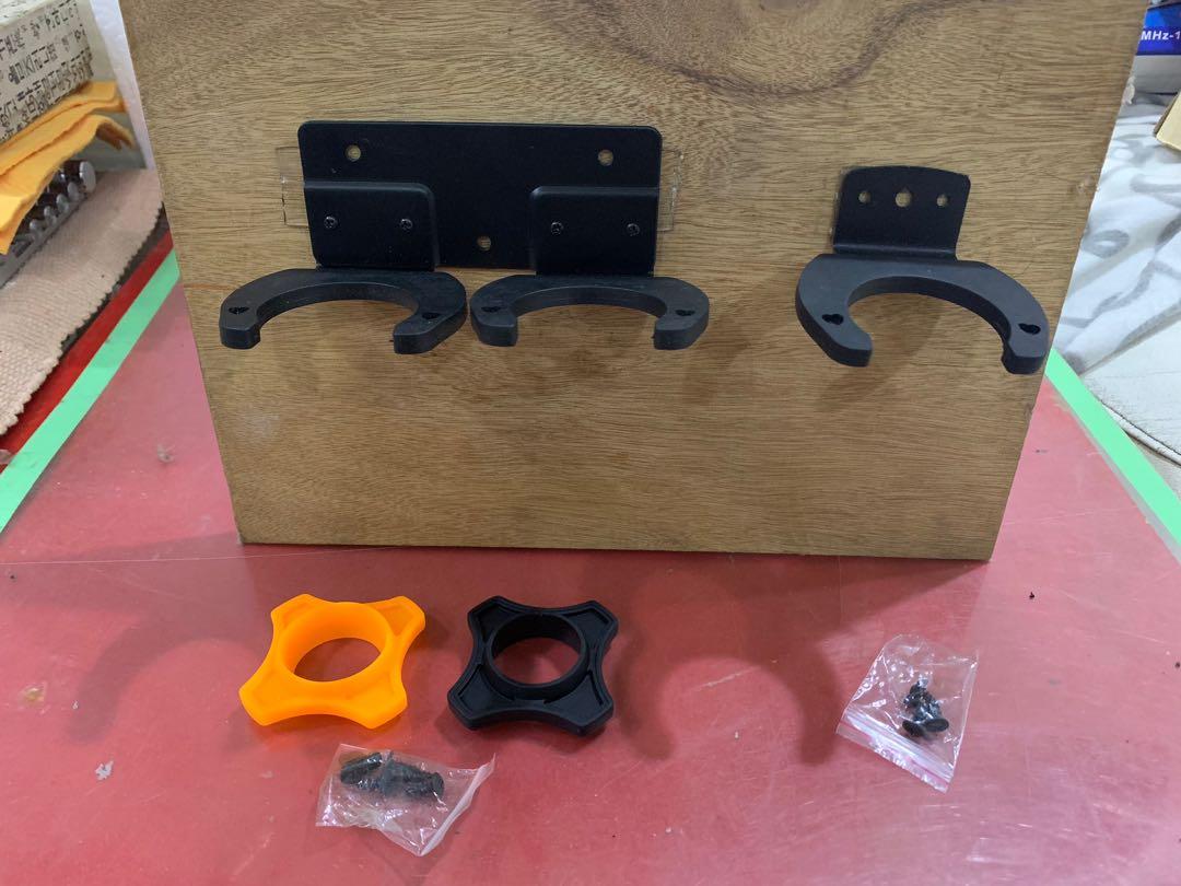 Vertical-mount brackets for microphones423324172556052481