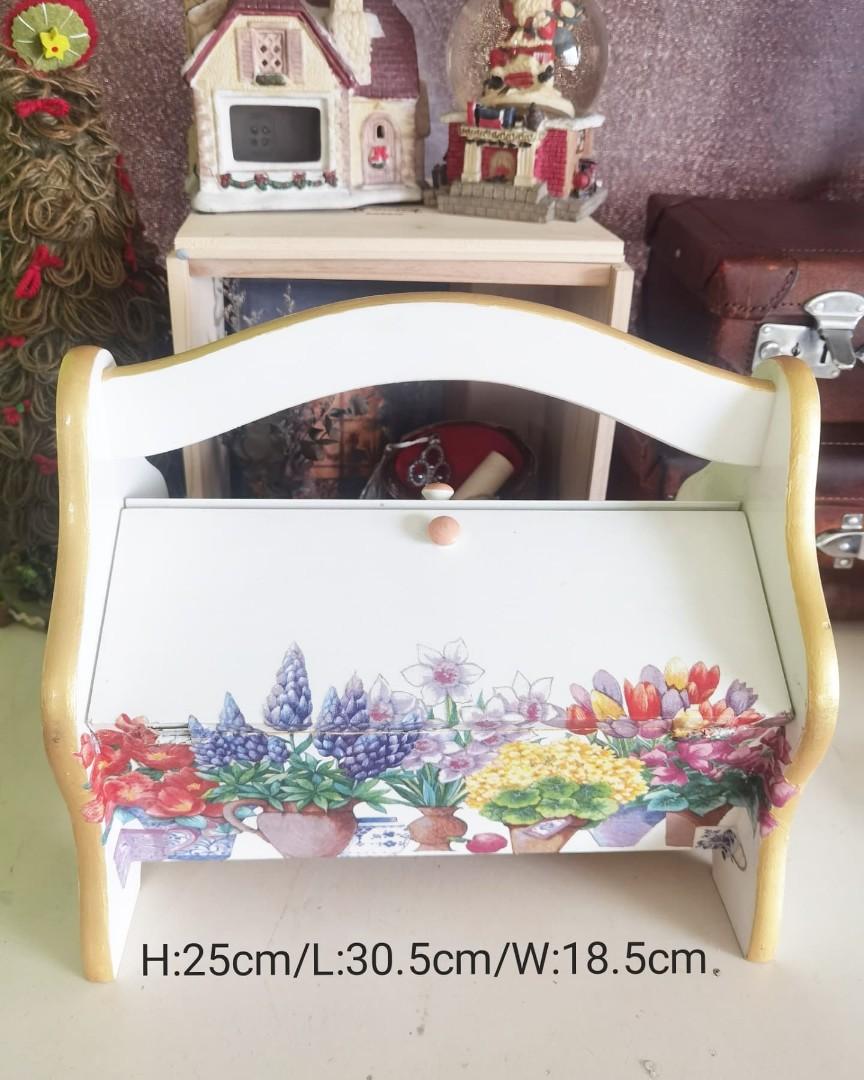 Wooden caddy (Category: Storage Boxes & Baskets) located in Valenzuela. Submitted by shikkufindsmla (Listing ID 1120880097, Image 1). Description: Decoupaged bread /garden tool box *minor signs of usage *with paint/surface scratches ₱1200 only.