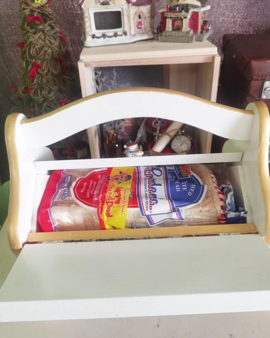 Wooden caddy (Category: Storage Boxes & Baskets) located in Valenzuela. Submitted by shikkufindsmla (Listing ID 1120880097, Image 3). Description: Decoupaged bread /garden tool box *minor signs of usage *with paint/surface scratches ₱1200 only.