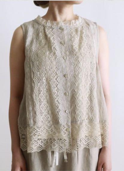 全新REI the laces chamber top (beige), 女裝, 上衣, 其他上衣- Carousell