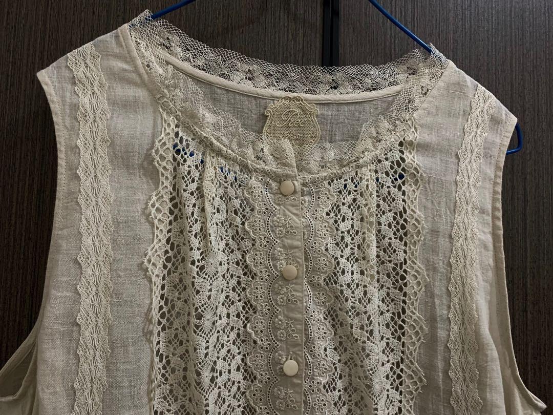 全新REI the laces chamber top (beige), 女裝, 上衣, 其他上衣- Carousell