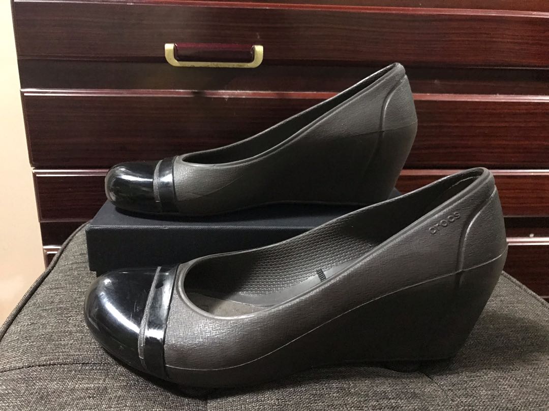 Authentic crocs wedge, Women's Fashion 