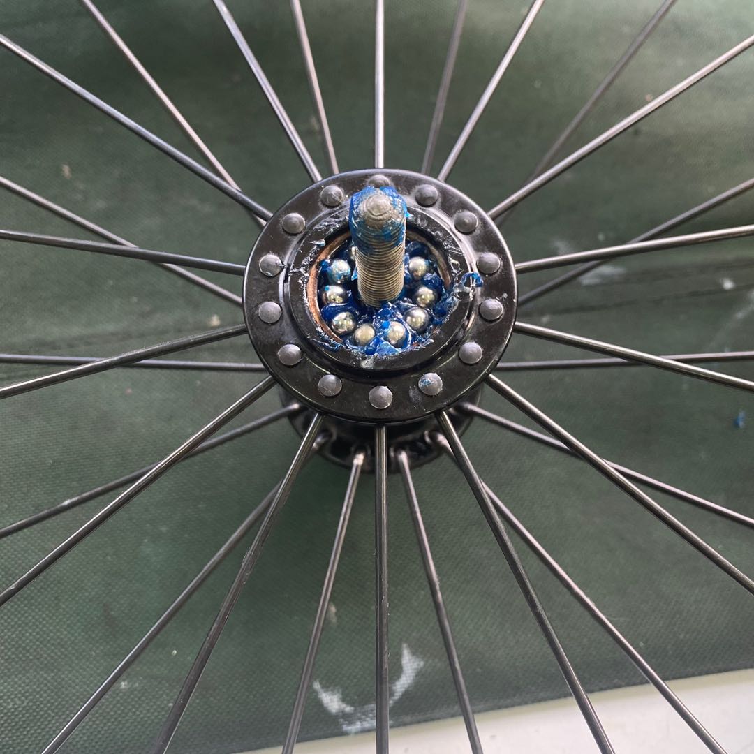 Brompton front wheel bearing regrease, Sports Equipment, Bicycles & Parts, Parts & Accessories