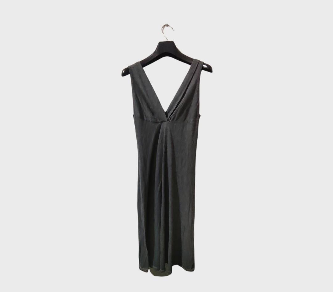 Elegant Gray Below the Knee Dress (Category: Dresses) located in Quezon City. Submitted by mj_preloveditems (Listing ID 1121034072, Image 1). Description: .