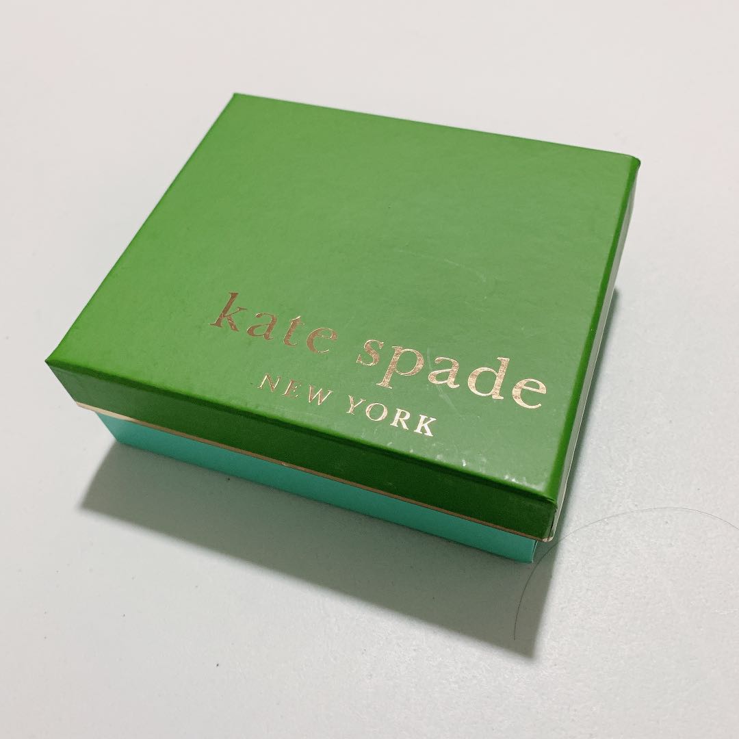 Empty Kate Spade gift box, Women's Fashion, Jewelry & Organisers, Accessory  holder, box & organizers on Carousell