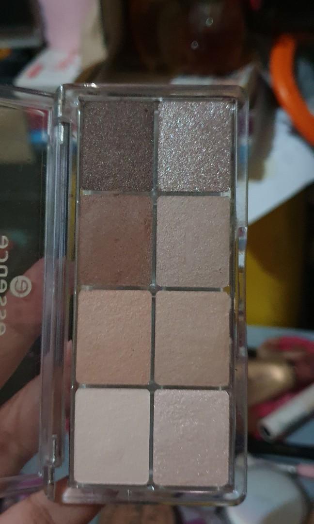 Essence Nude Eyeshadow Palette (Category: Makeup) located in Manila. Submitted by kiersten2792 (Listing ID 1121159366, Image 3). Description: Swatched only! Bought from SM North EDSA. rfs: Decluttering.