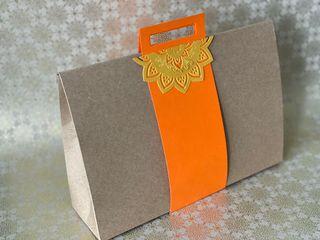 Handcrafted Designed Gift box in Large size Available in 4 colors. It comes with free tags - Size: 26cm x 7cm x 18.5cm