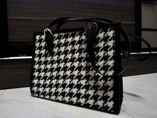 (Category: ) located in . Submitted by 3nvy.preloved (Listing ID 1121116398, Image 1). Description: .