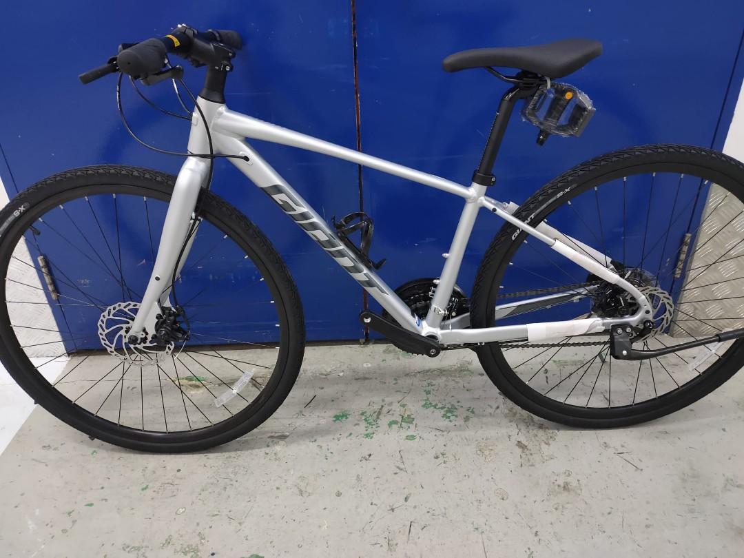 Instock: Giant Escape 2 (2022), Sports Equipment, Bicycles  Parts, Bicycles  on Carousell