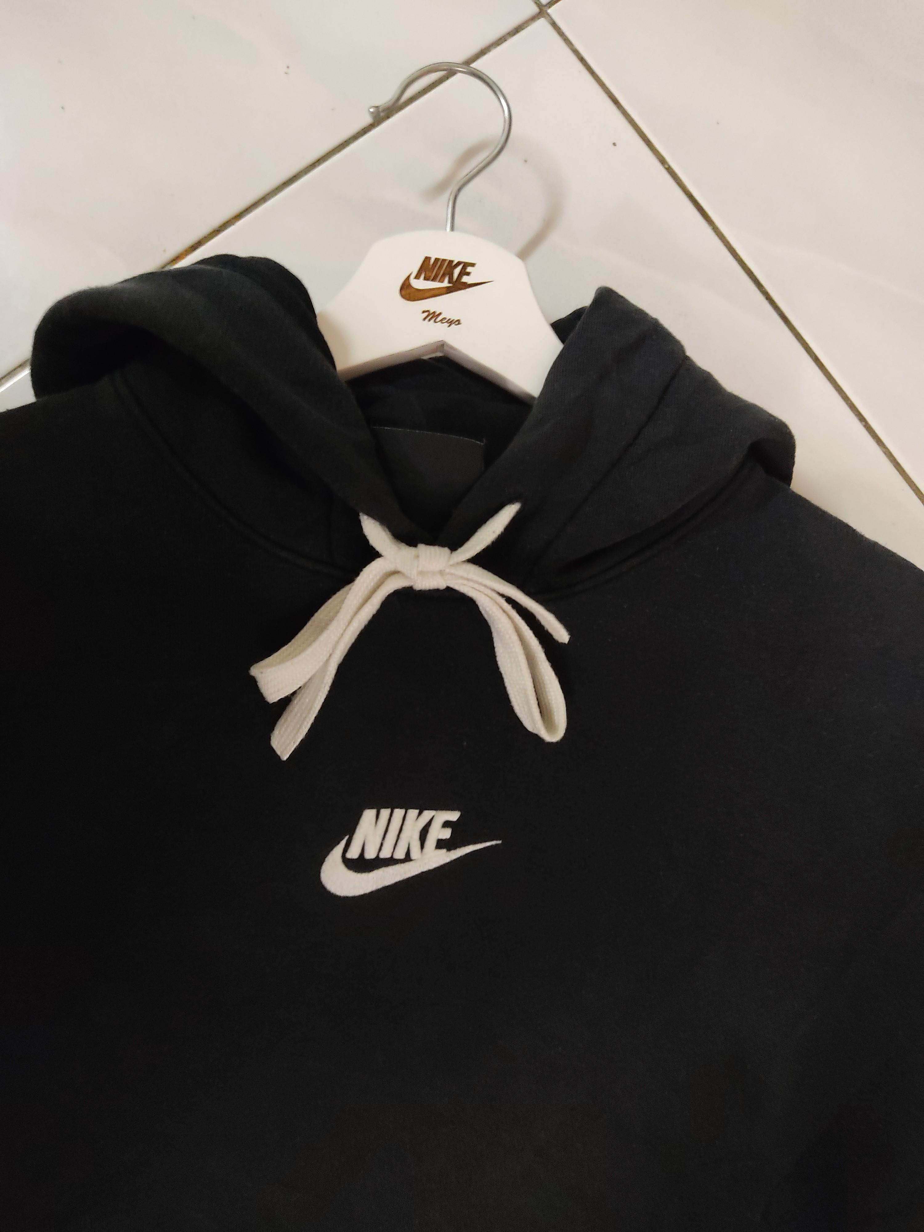 Nike hoodie best sale center logo