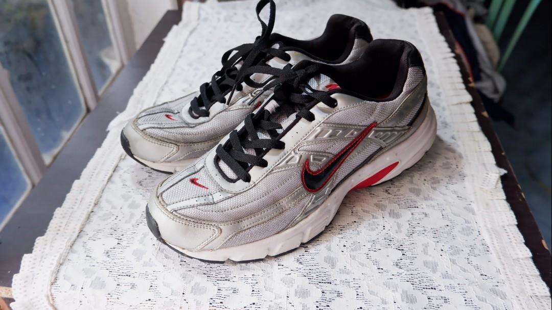vintage nike initiator