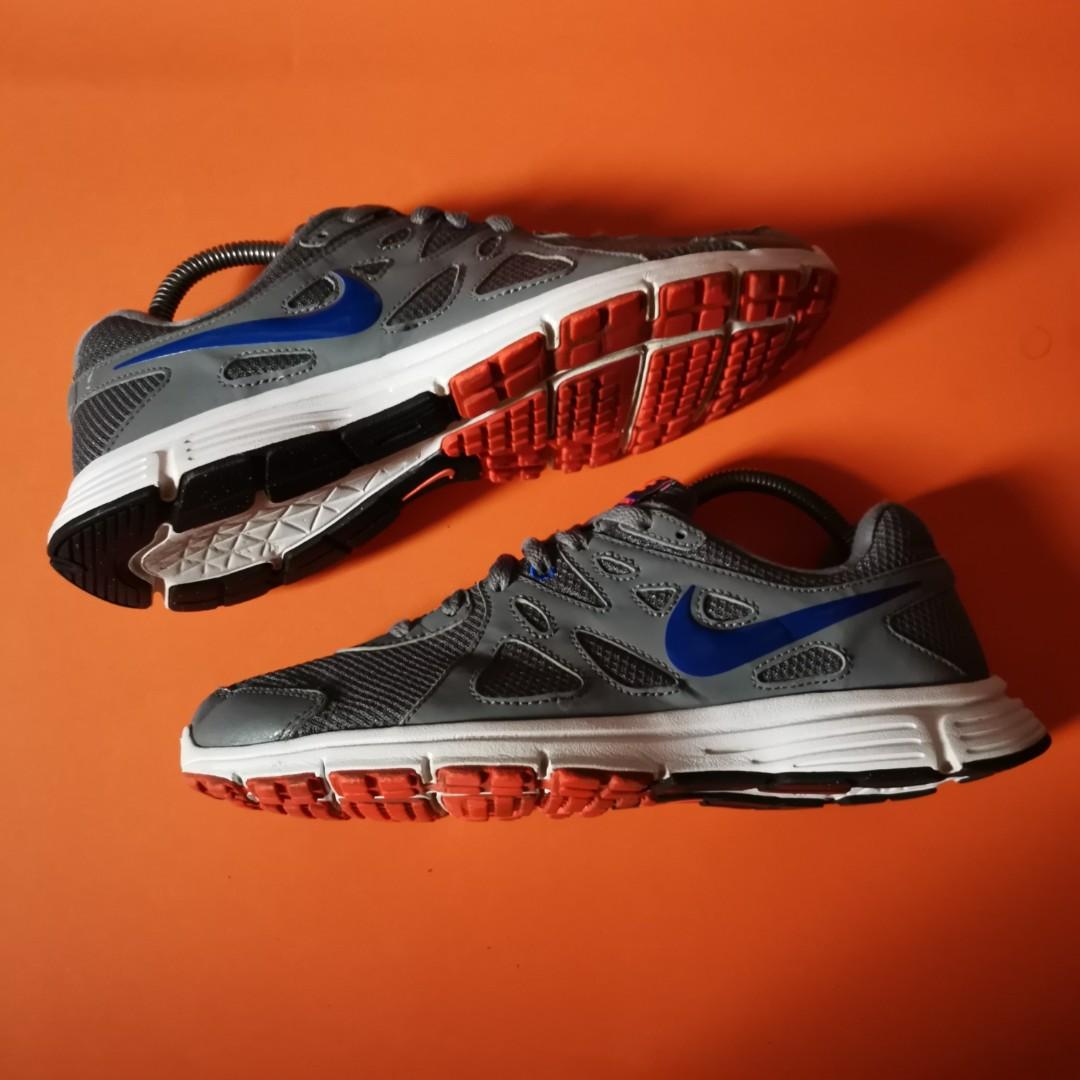 nike revolution 22