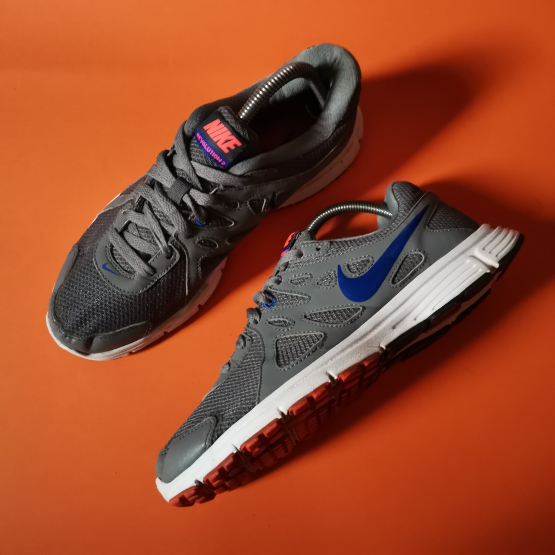nike men's revolution 2