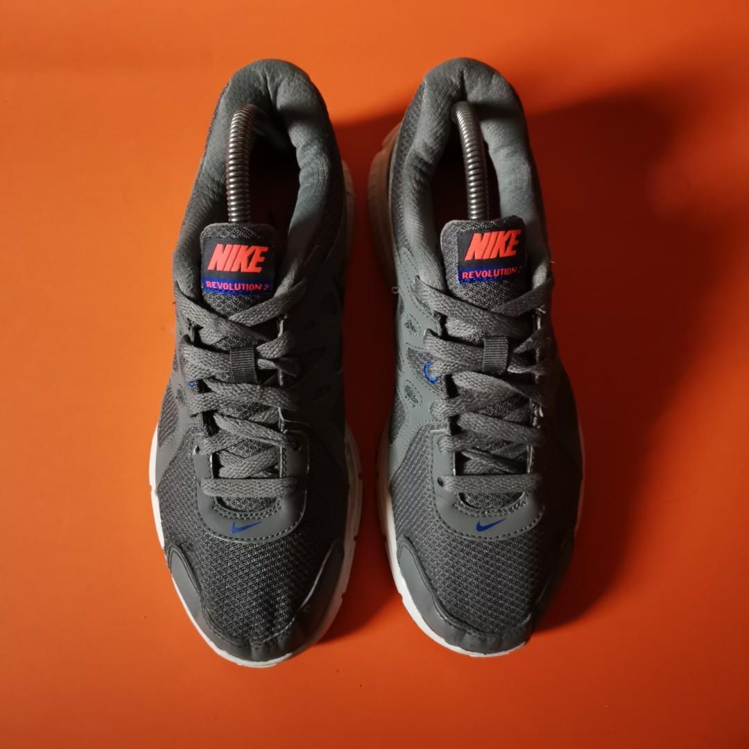 nike revolution 22