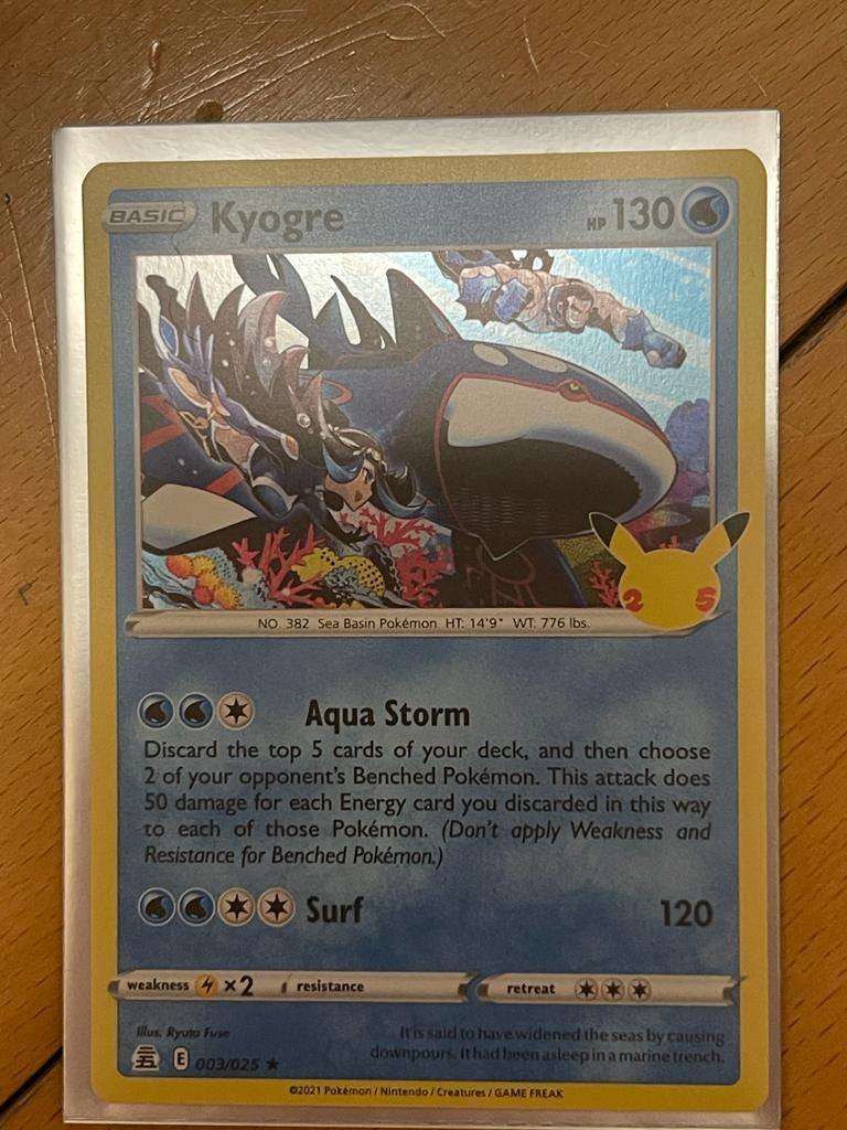 Zamazenta V rare Pokémon card +12 holo reverse cards, 興趣及遊戲, 玩具 & 遊戲類