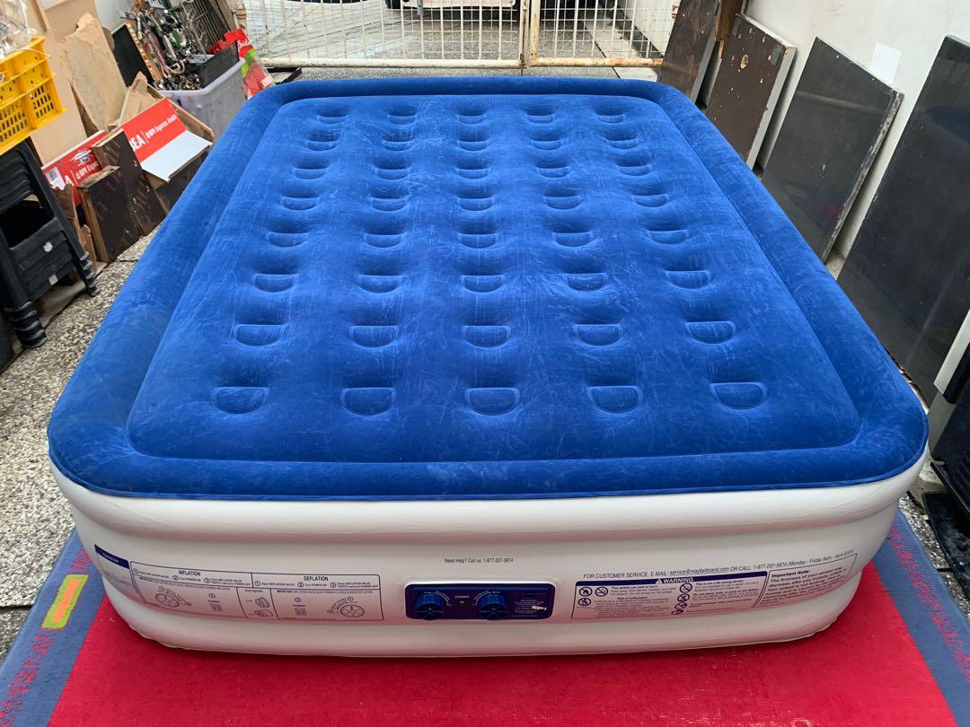Queen Size Airbed w Builtin Pump imported from USA 120volts, Furniture