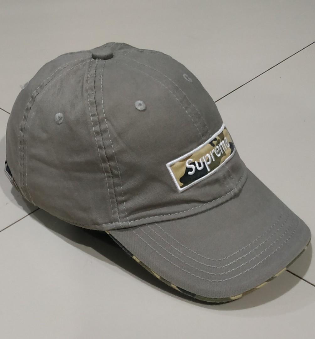Topi supreme hotsell x bape original