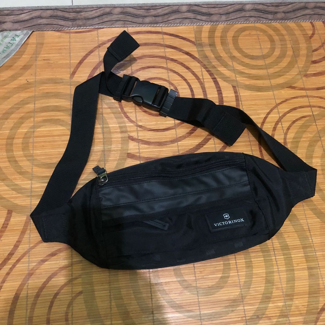 Victorinox waist bag Preloved, Fesyen Pria, Tas & Dompet , Tas
