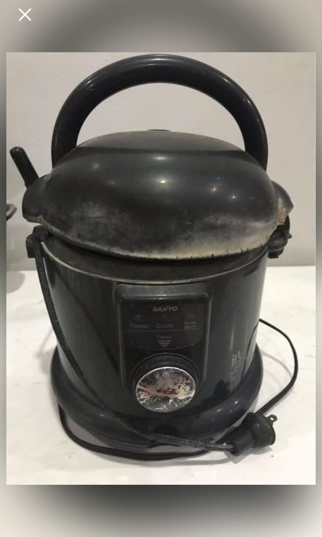 Vintage Sanyo small rice cooker, TV & Home Appliances, Kitchen Appliances, Cookers on Carousell