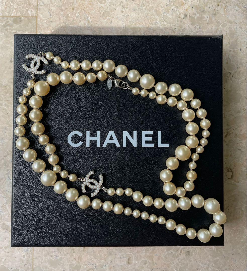 Authentic Chanel classic Pearl necklace - long with box, Women's