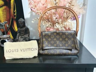 (Category: ) located in . Submitted by luxepreowned (Listing ID 1121367536, Image 1). Description: .