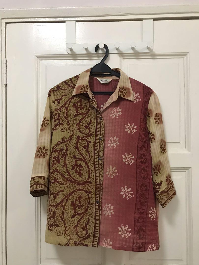 Blouse (batik pattern) (Category: Blouses) located in Kuala Lumpur. Submitted by nuha138 (Listing ID 1121292330, Image 1). Description: .