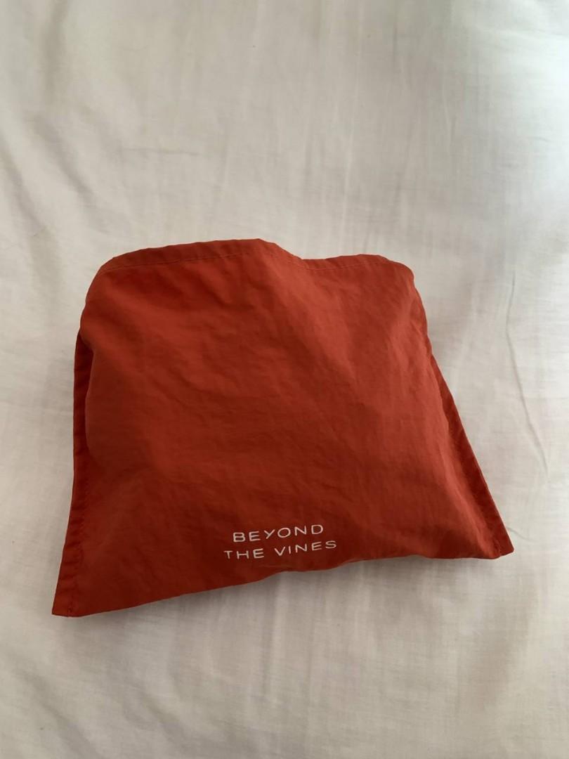 beyond the vines bag xs