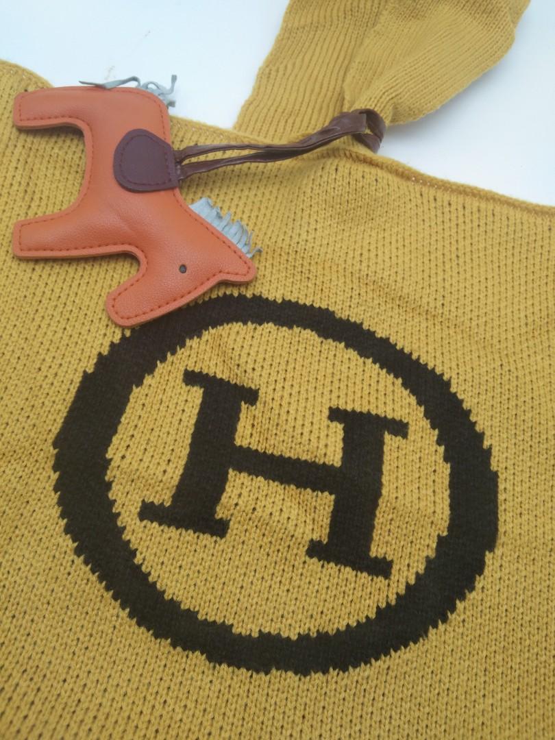HERMES CLOTH TYPE BAG WITH CHARM😍 (Category: Luxury Bags & Wallets) located in Bacolod City. Submitted by chuchaystuffs (Listing ID 1121197732, Image 3). Description: reversible bag😍😍self authentication is advised po kc Meron tanggal na white tag inside pls see pics to appreciate ..horse charm is included na po😍.