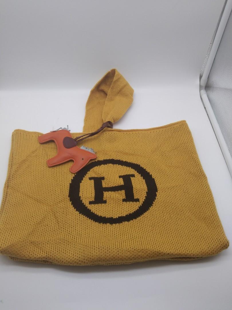 HERMES CLOTH TYPE BAG WITH CHARM😍 (Category: Luxury Bags & Wallets) located in Bacolod City. Submitted by chuchaystuffs (Listing ID 1121197732, Image 2). Description: reversible bag😍😍self authentication is advised po kc Meron tanggal na white tag inside pls see pics to appreciate ..horse charm is included na po😍.