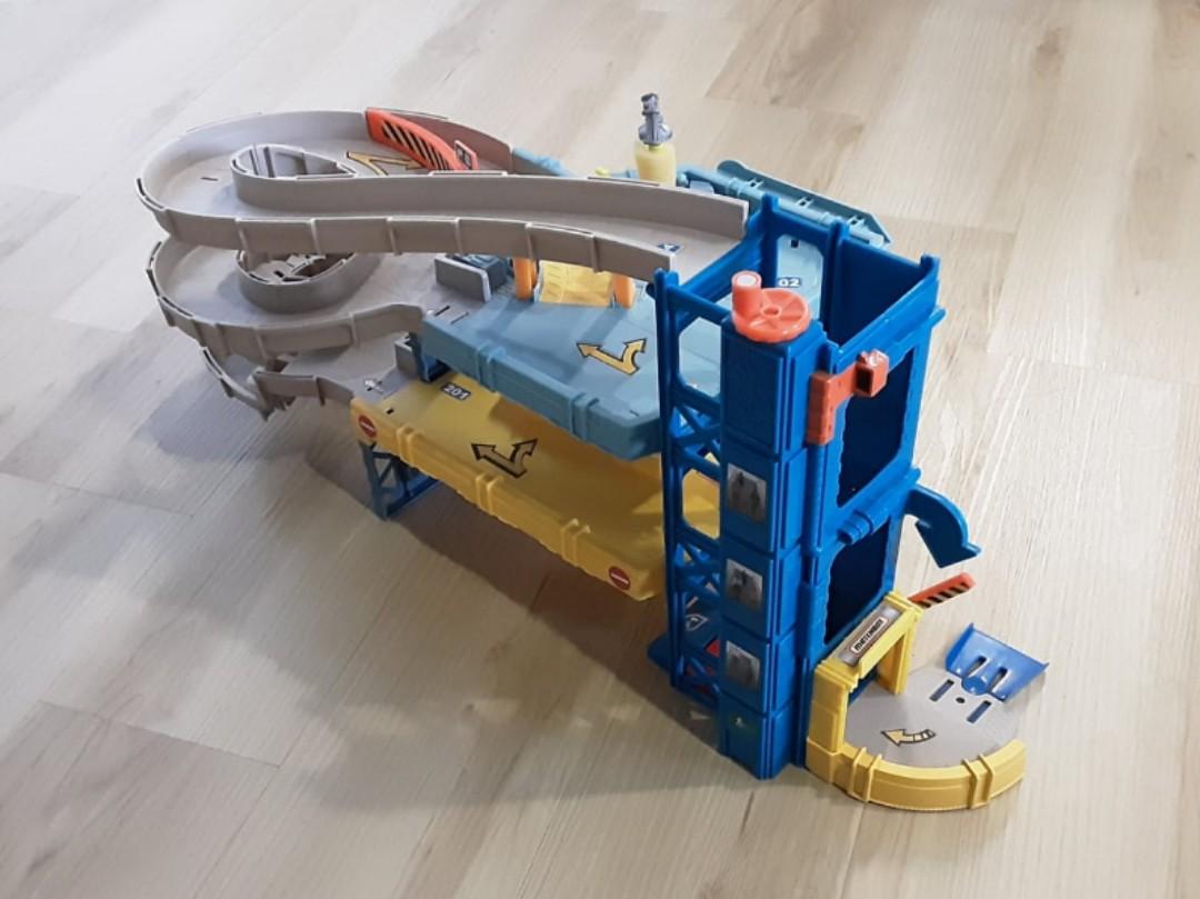 Matchbox 4-level garage, Hobbies & Toys, Toys & Games on Carousell