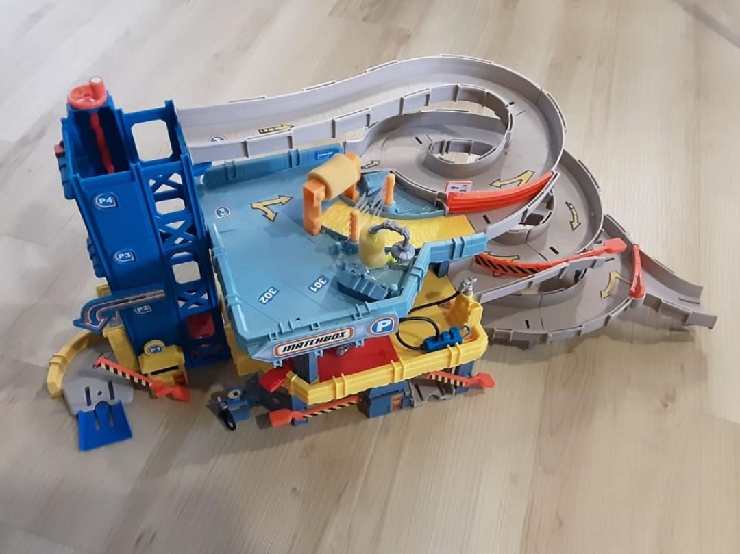 Matchbox 4-level garage, Hobbies & Toys, Toys & Games on Carousell