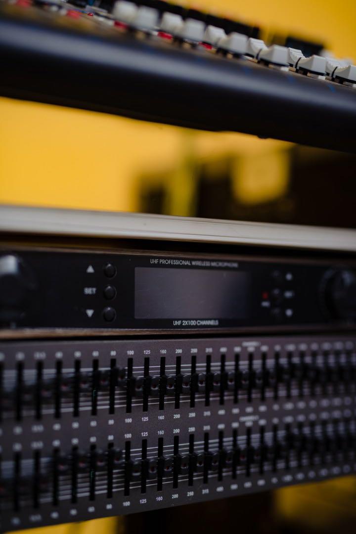 PA System Complete Set (Mixer, Speaker, Equalizer, Wireless Microphone