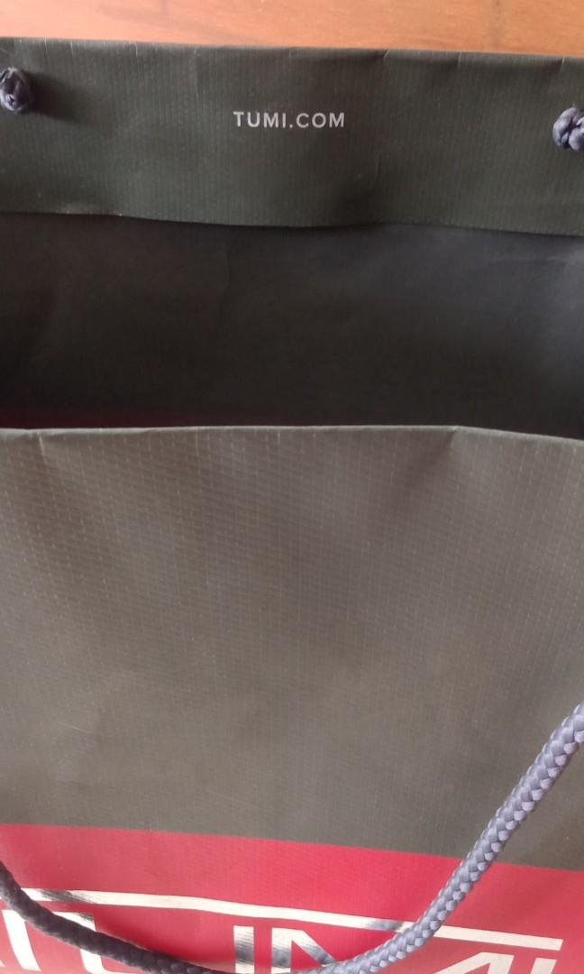 Paper bag Tumi big size, Serba Serbi di Carousell