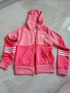 (Category: ) located in . Submitted by tang.closet (Listing ID 1121266341, Image 1). Description: .