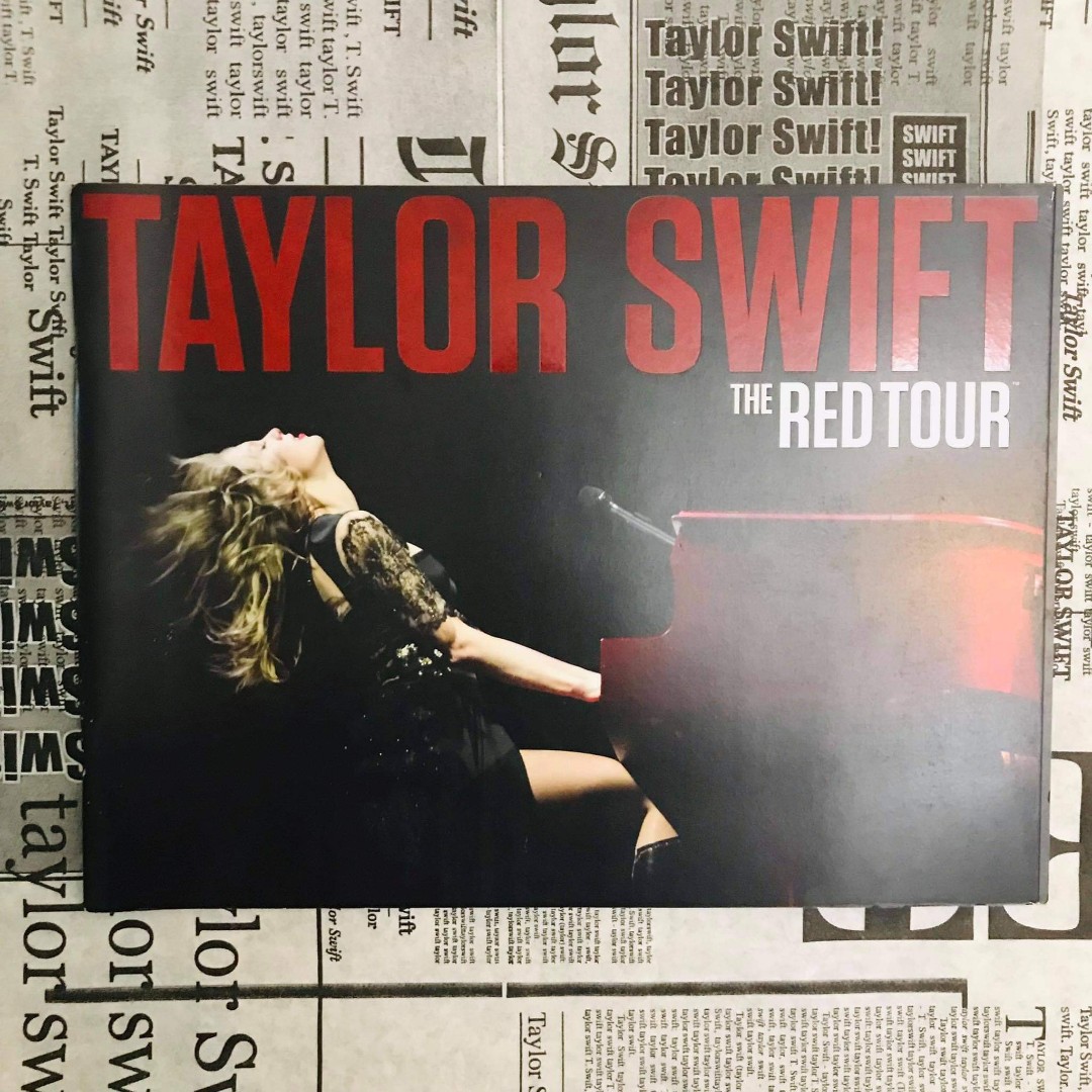 [PRELOVED] Taylor Swift The RED Tour Book (Read Description), Hobbies