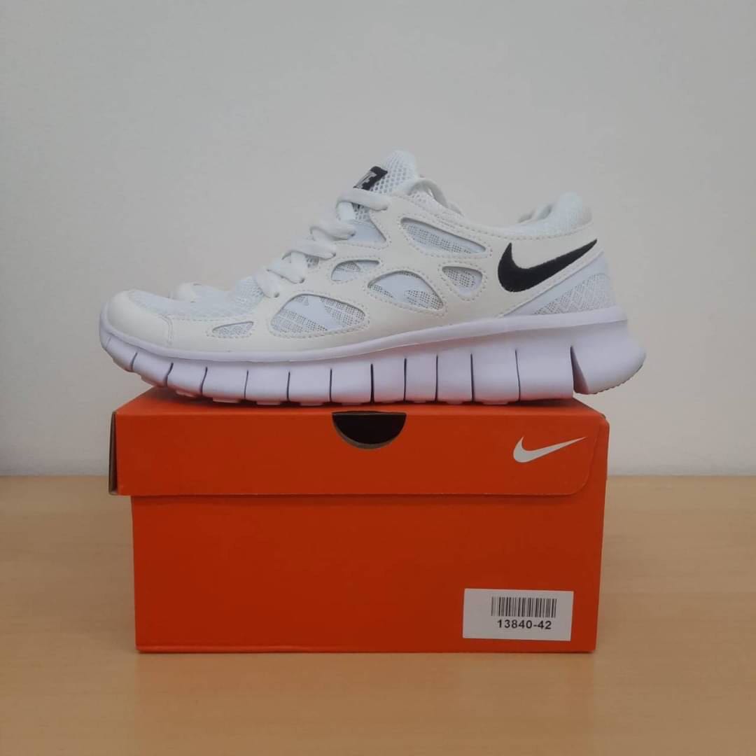 nike all white free runs