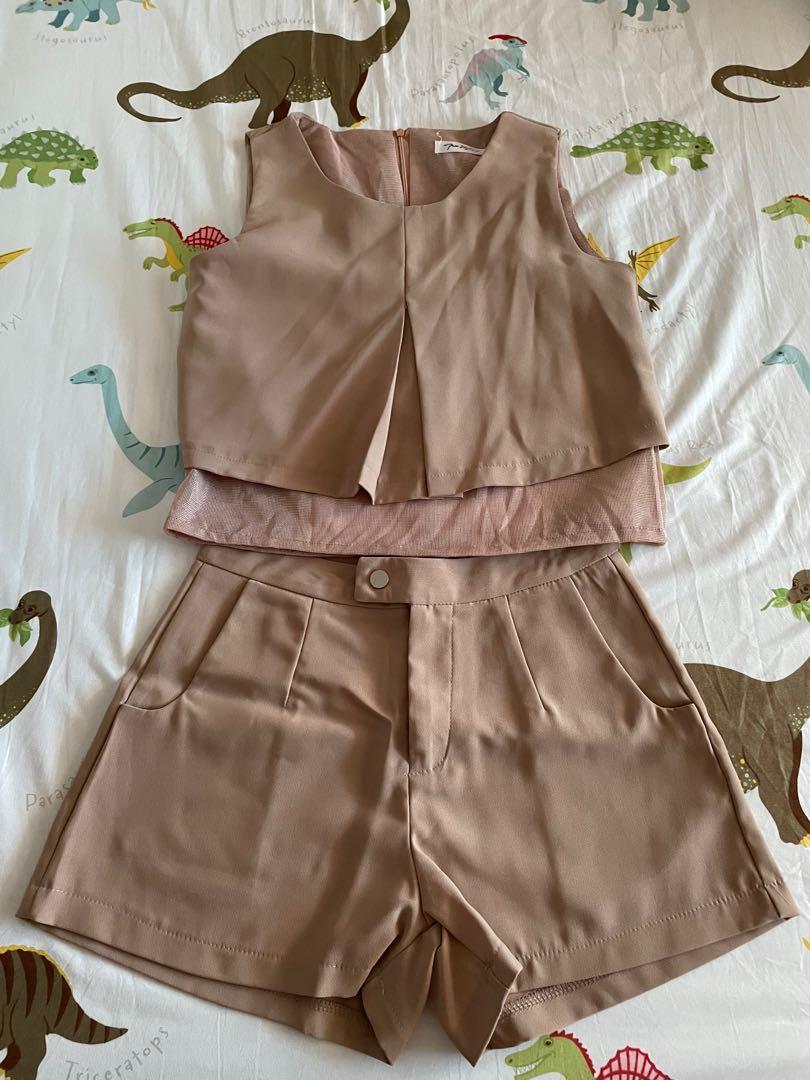 casual sleeveless top & shorts set