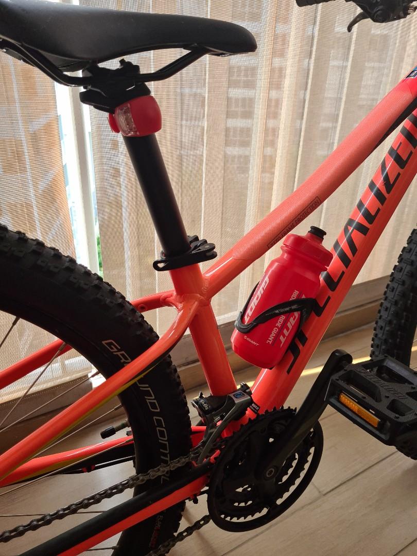 Specialized shop pitch red