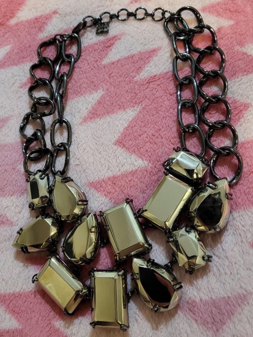Statement necklace (Category: Necklaces) located in Singapore. Submitted by prive27 (Listing ID 1121279310, Image 2). Description: chrome statement necklace.