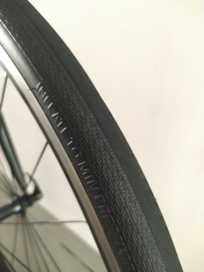 Triban RC100 (M Size) with integrated Shifter/brake, Sports Equipment