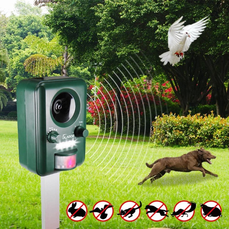 VOLADOR Cat Repellent Motion Activated Ultrasonic Solar Power Battery