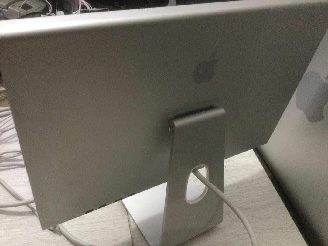 APPLE A1081 CINEMA DISPLAY 20” WITH 
