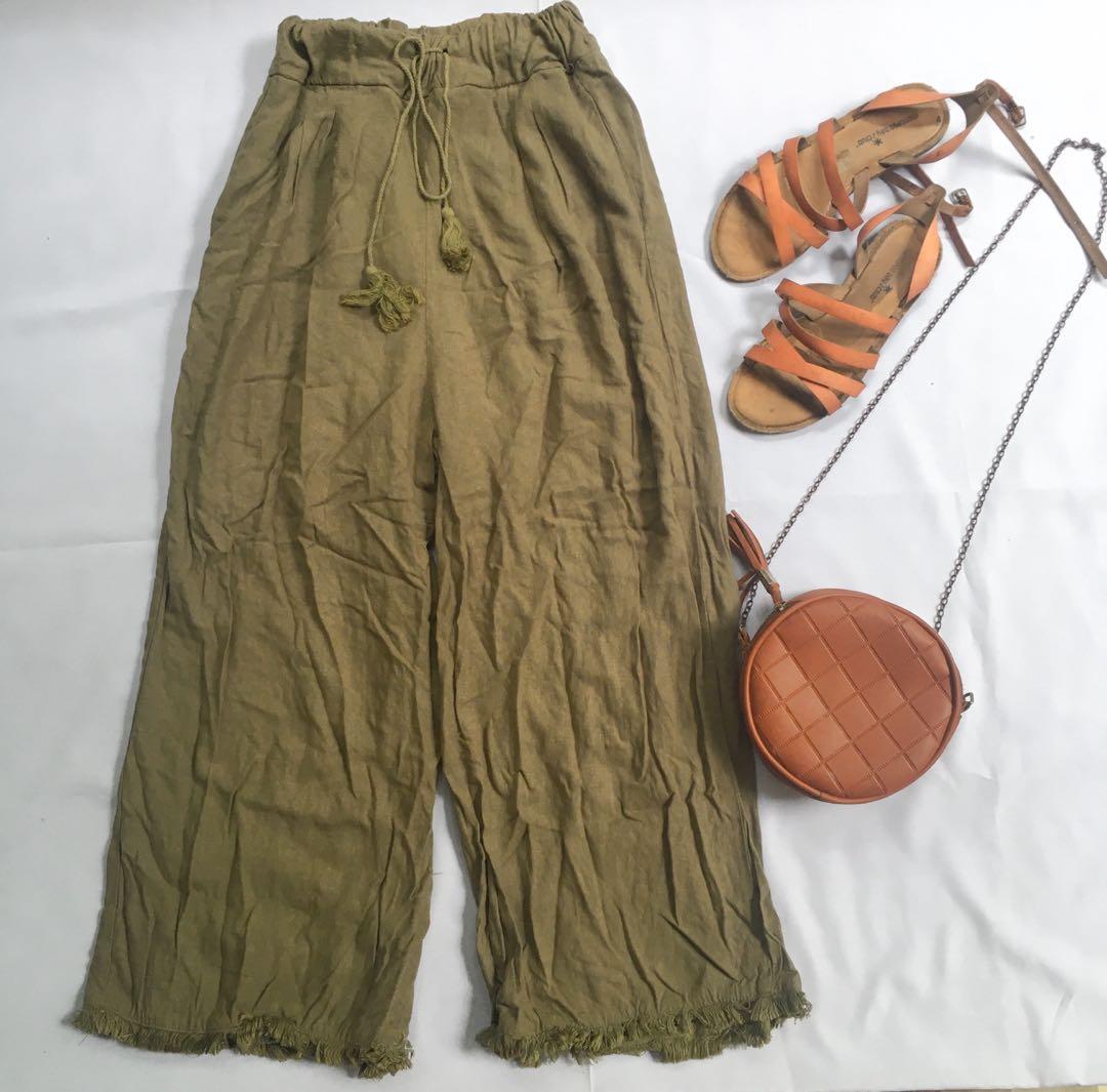 Boho Pants (Category: Other Bottoms) located in Mandaue City. Submitted by iris.rainbow (Listing ID 1121455922, Image 1). Description: Freesize.