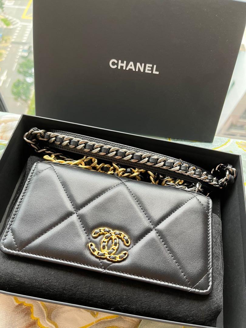 Chanel 19 wallet on chain, Women's Fashion, Bags & Wallets, Wallets