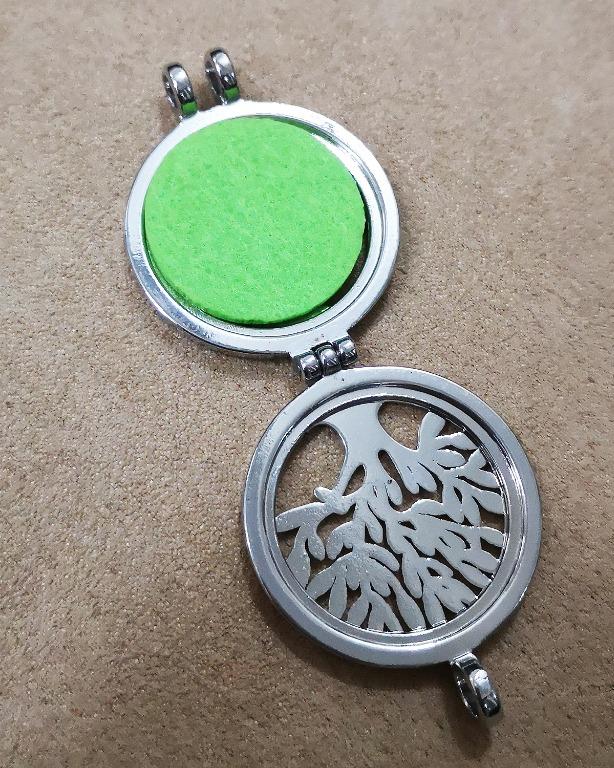 Diffuser necklace (Category: Necklaces) located in Quezon City. Submitted by skyebear (Listing ID 1121563942, Image 3). Description: .