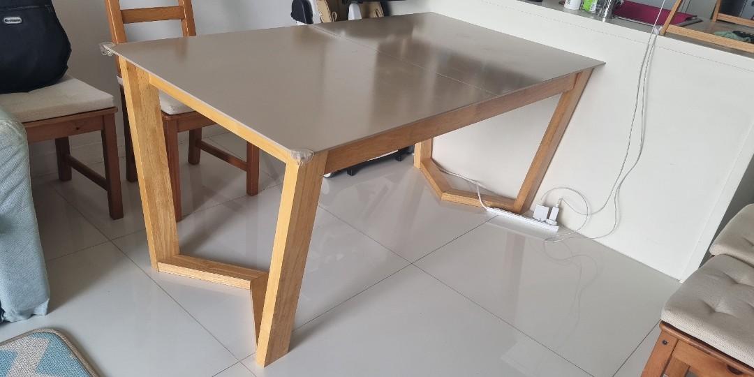 Extandable Dining Table (Category: Tables & Sets) located in Singapore. Submitted by leavingsg2021 (Listing ID 1121434833, Image 1). Description: Extandable table. With small scratches on the deck. Selling because leaving the country..
