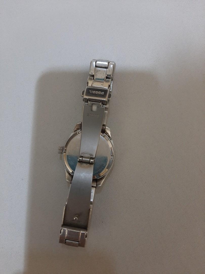 Fossil Classic Watch (Category: Women's Watches) located in Makati City. Submitted by cpippa (Listing ID 1121442787, Image 2). Description: 3 year old Fossil Watch for sale (New Battery) RFS: Decluttering Honest Flaws: Scratches and a lil dirty.