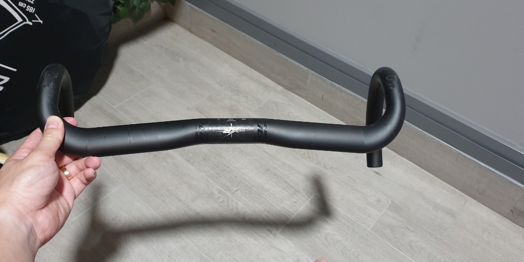 GIANT CONTACT CARBON SL XR DFUSE HANDLEBAR, Sports Equipment, Bicycles