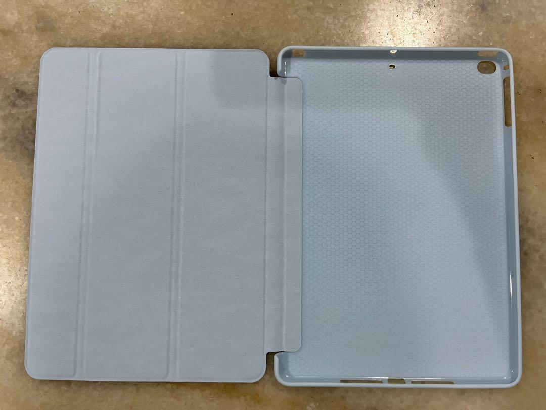 iPad Case (Category: iPad) located in Kuala Lumpur. Submitted by szehuey723 (Listing ID 1121445087, Image 2). Description: - Suitable for iPad 2018 - Color: Light blue.