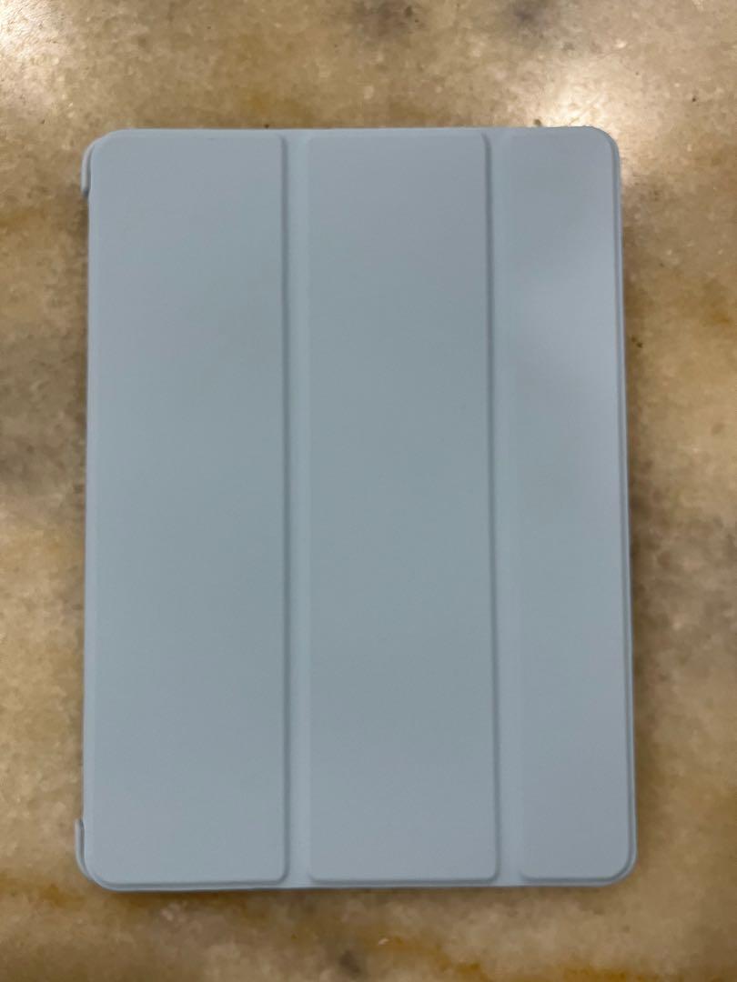 iPad Case (Category: iPad) located in Kuala Lumpur. Submitted by szehuey723 (Listing ID 1121445087, Image 1). Description: - Suitable for iPad 2018 - Color: Light blue.
